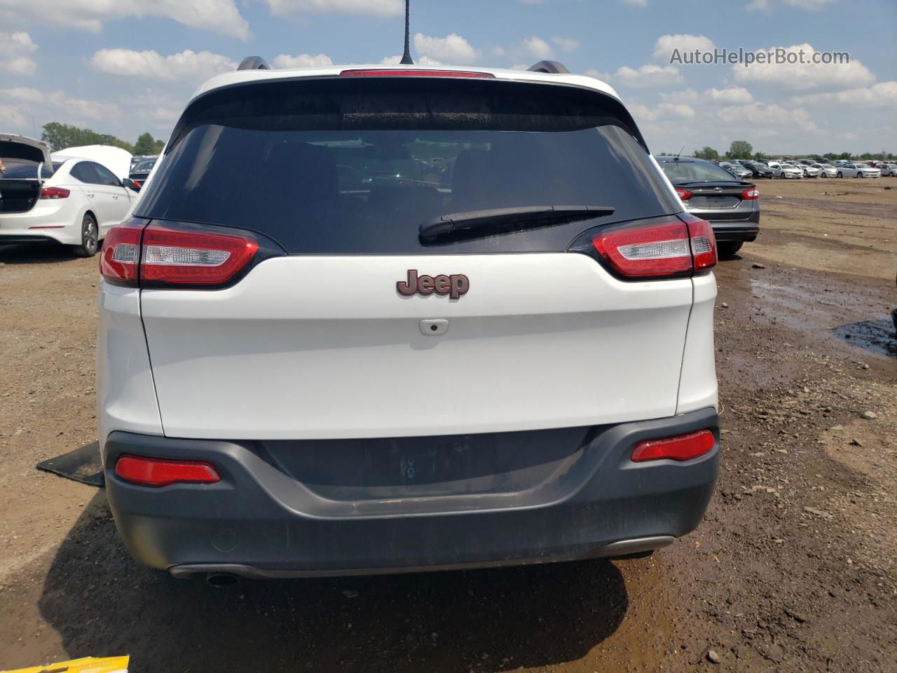 2016 Jeep Cherokee Latitude Белый vin: 1C4PJLCB8GW312276