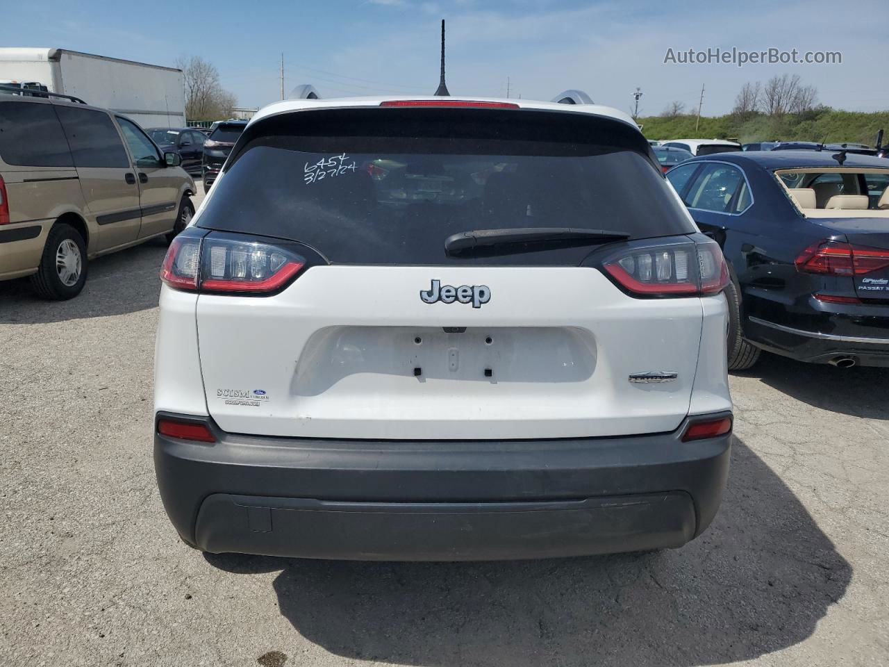 2019 Jeep Cherokee Latitude White vin: 1C4PJLCB8KD266968