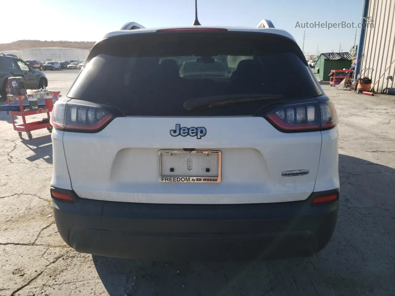 2019 Jeep Cherokee Latitude White vin: 1C4PJLCB9KD220209