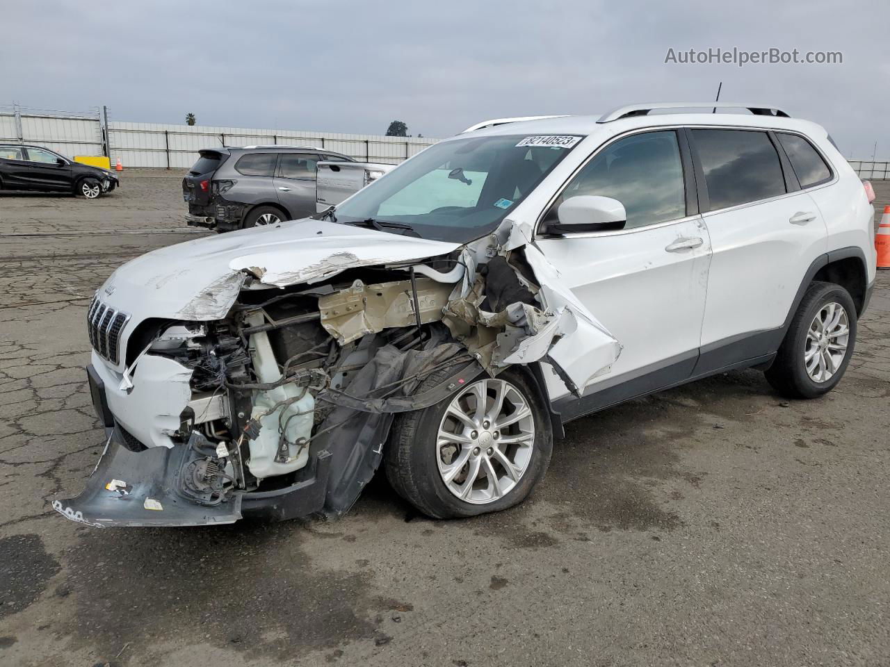 2019 Jeep Cherokee Latitude White vin: 1C4PJLCB9KD263397