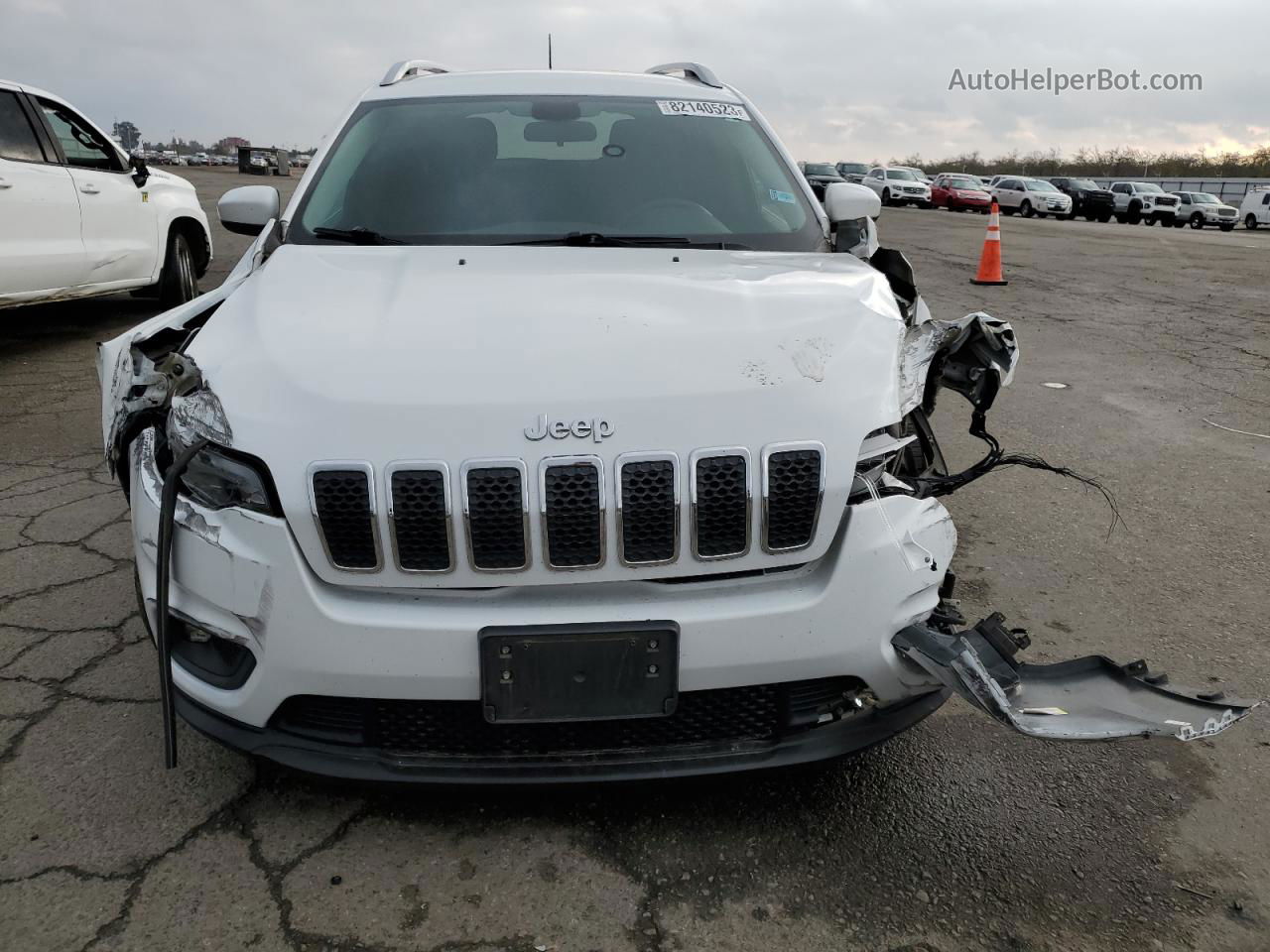 2019 Jeep Cherokee Latitude White vin: 1C4PJLCB9KD263397