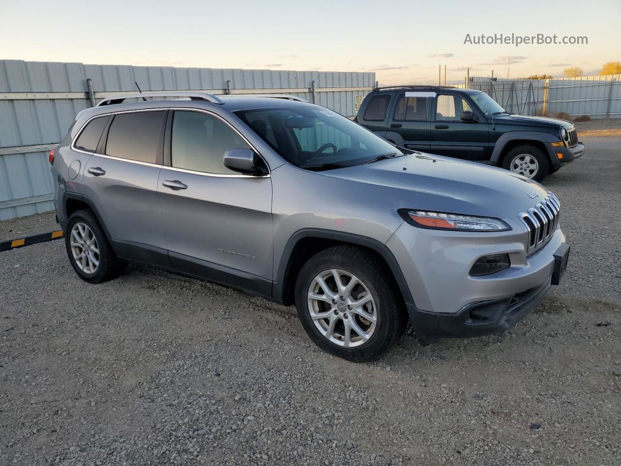 2016 Jeep Cherokee Latitude Silver vin: 1C4PJLCBXGW234339