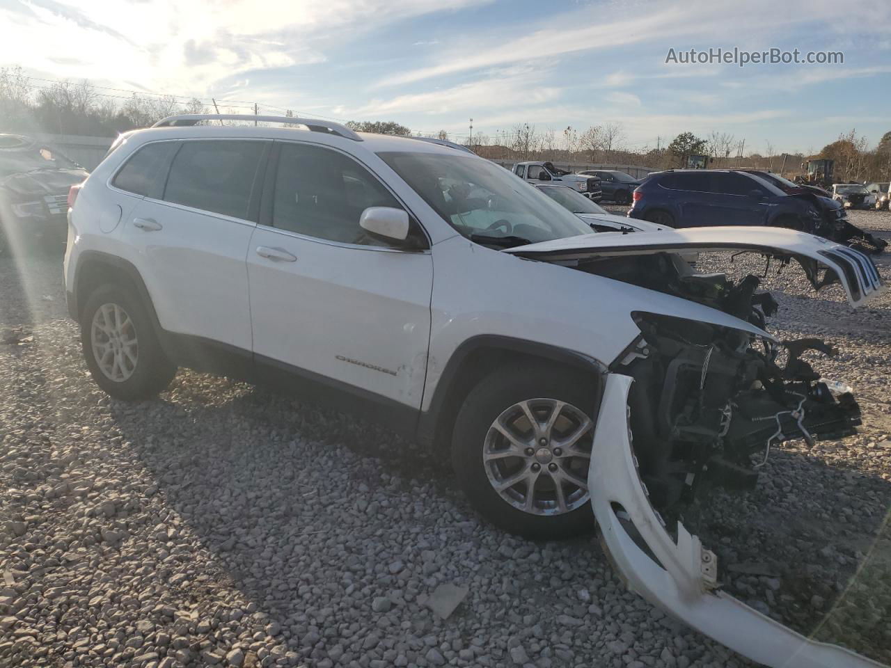 2014 Jeep Cherokee Latitude White vin: 1C4PJLCS2EW106190