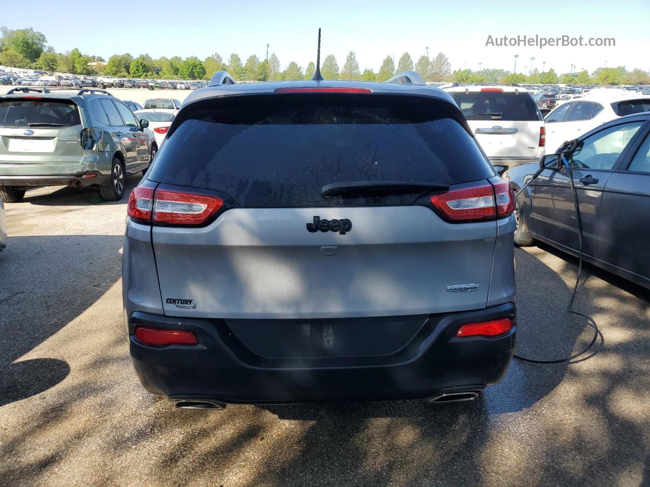 2015 Jeep Cherokee Latitude Серебряный vin: 1C4PJLCS2FW542202