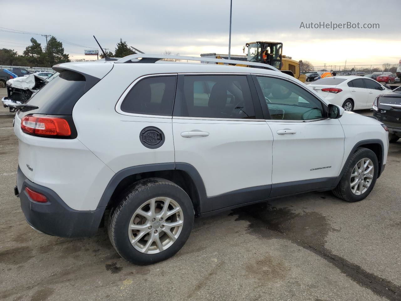 2015 Jeep Cherokee Latitude White vin: 1C4PJLCS3FW678273