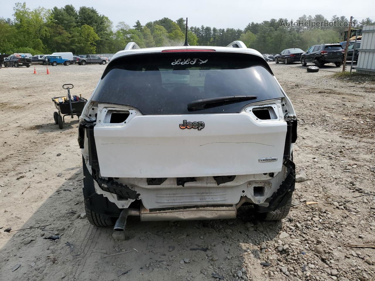 2014 Jeep Cherokee Latitude White vin: 1C4PJLCS4EW103002