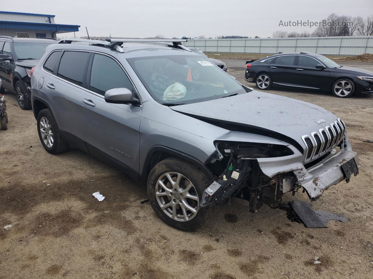 2014 Jeep Cherokee Latitude Silver vin: 1C4PJLCS8EW287361