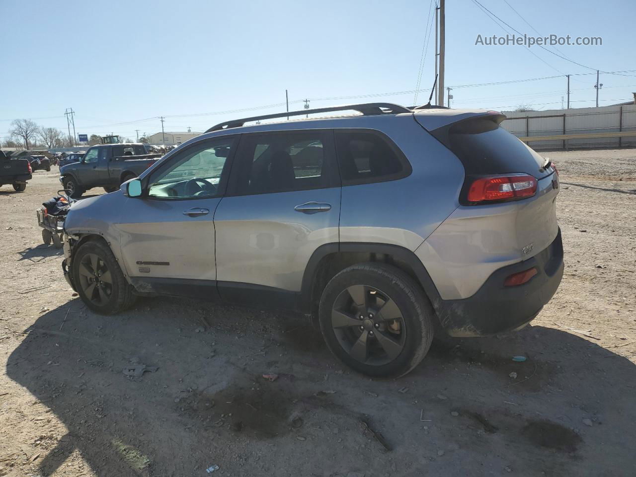 2016 Jeep Cherokee Latitude Silver vin: 1C4PJLCS8GW283832