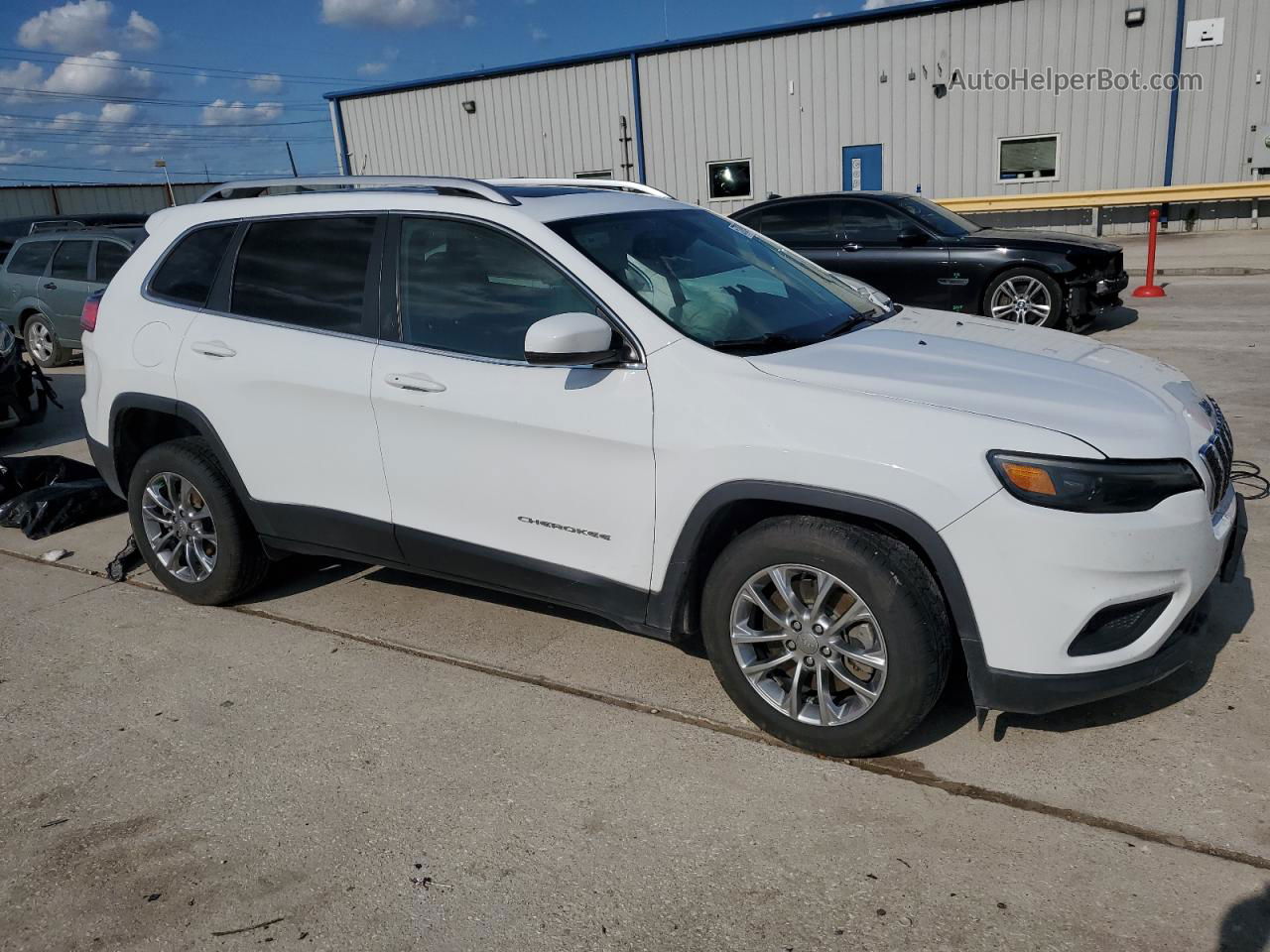 2019 Jeep Cherokee Latitude Plus White vin: 1C4PJLLB1KD242396