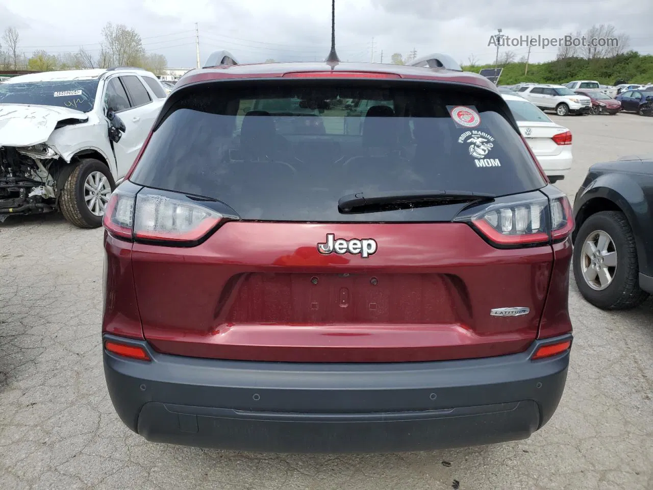 2019 Jeep Cherokee Latitude Plus Burgundy vin: 1C4PJLLB1KD326928