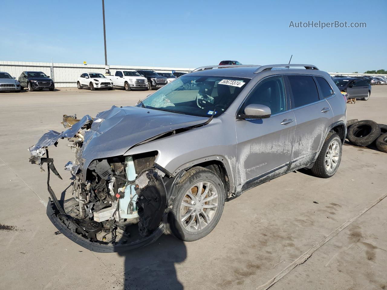 2019 Jeep Cherokee Latitude Plus Silver vin: 1C4PJLLB2KD308437