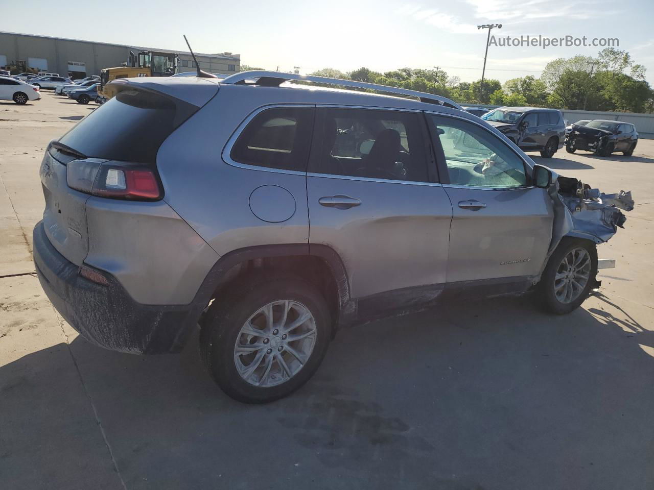 2019 Jeep Cherokee Latitude Plus Silver vin: 1C4PJLLB2KD308437