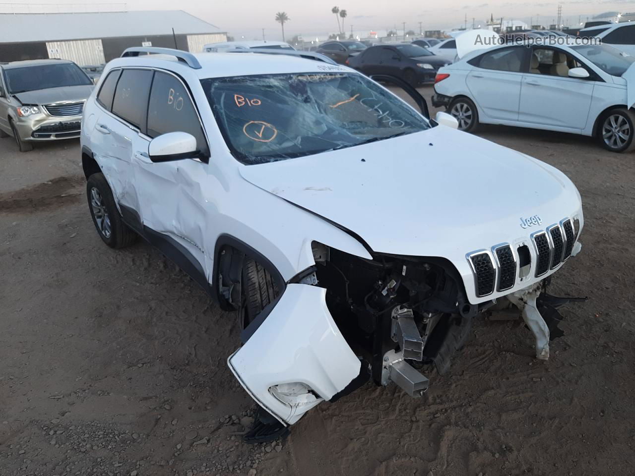 2019 Jeep Cherokee Latitude Plus White vin: 1C4PJLLB2KD333208