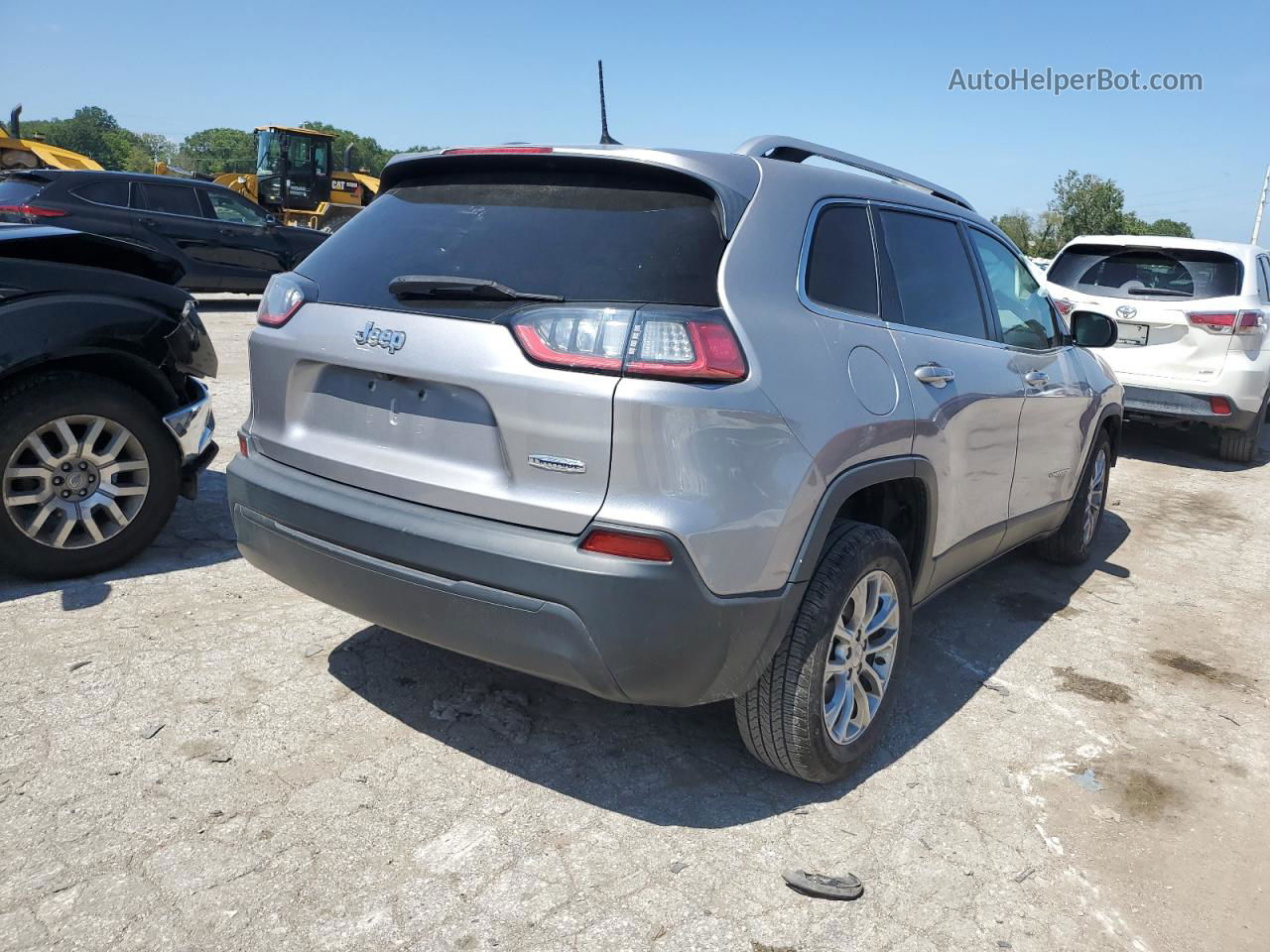 2019 Jeep Cherokee Latitude Plus Silver vin: 1C4PJLLB4KD226256