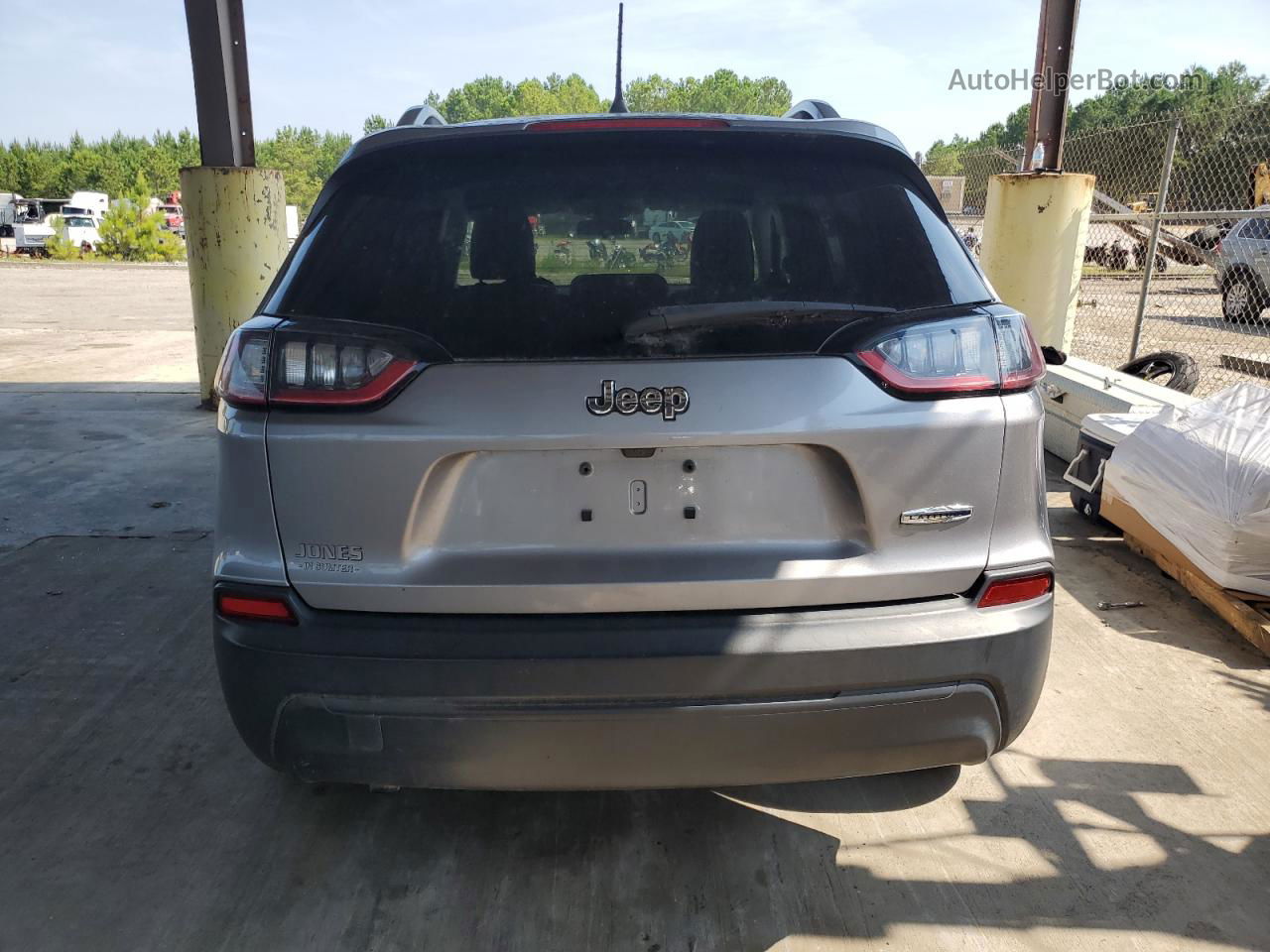 2019 Jeep Cherokee Latitude Plus Silver vin: 1C4PJLLB5KD202516