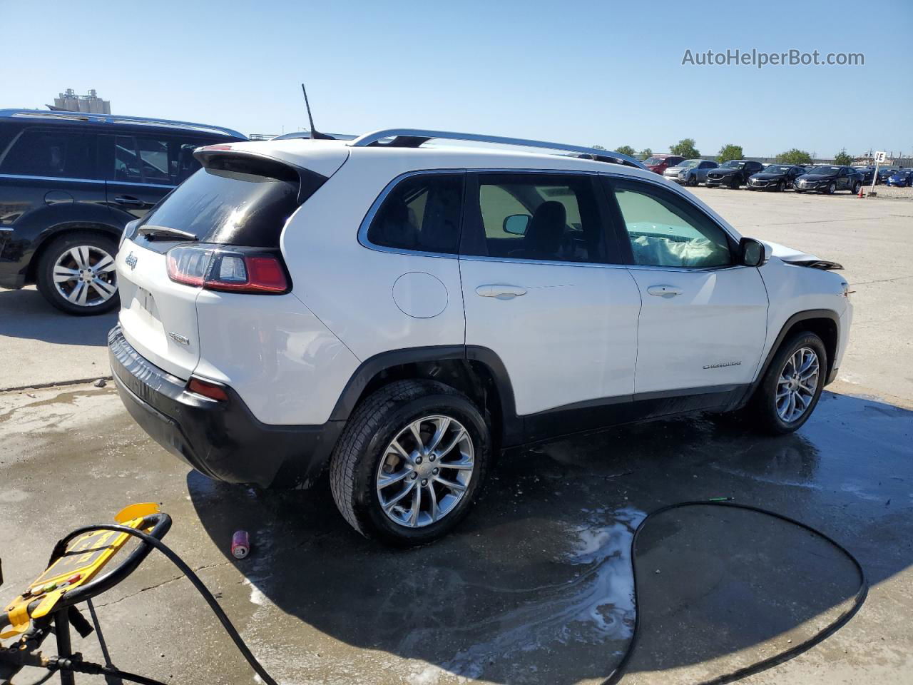 2019 Jeep Cherokee Latitude Plus White vin: 1C4PJLLB6KD395887