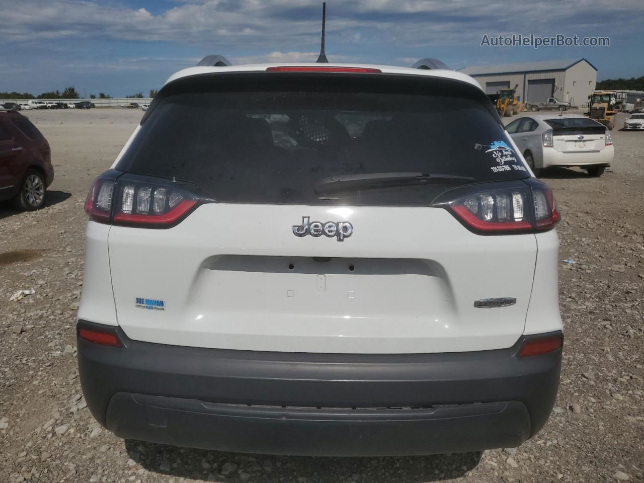 2019 Jeep Cherokee Latitude Plus White vin: 1C4PJLLB8KD184271