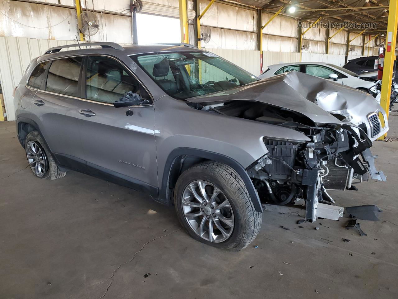 2019 Jeep Cherokee Latitude Plus Silver vin: 1C4PJLLB9KD202180