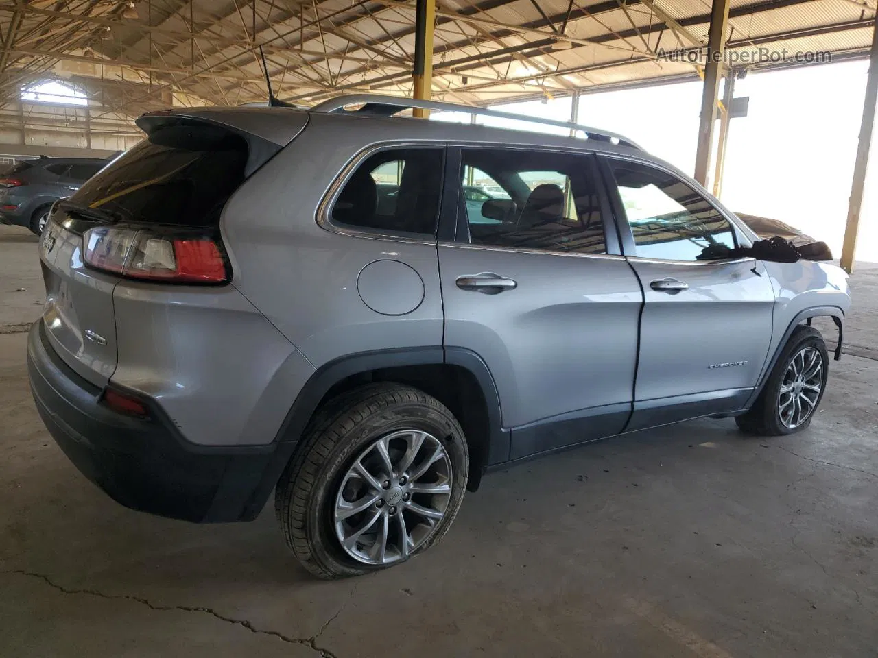 2019 Jeep Cherokee Latitude Plus Silver vin: 1C4PJLLB9KD202180