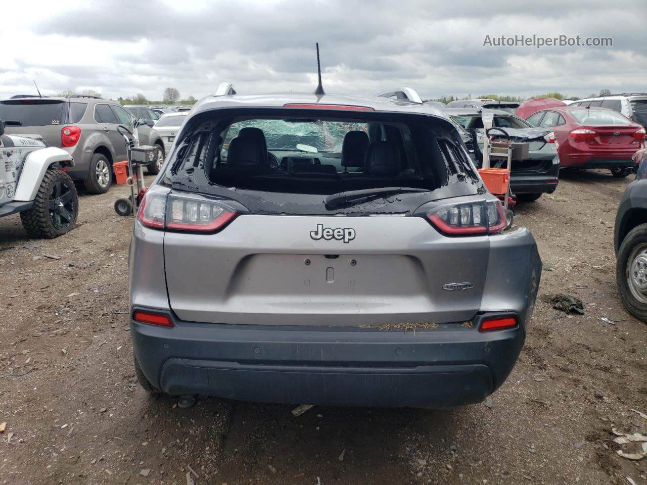 2019 Jeep Cherokee Latitude Plus Silver vin: 1C4PJLLBXKD318729