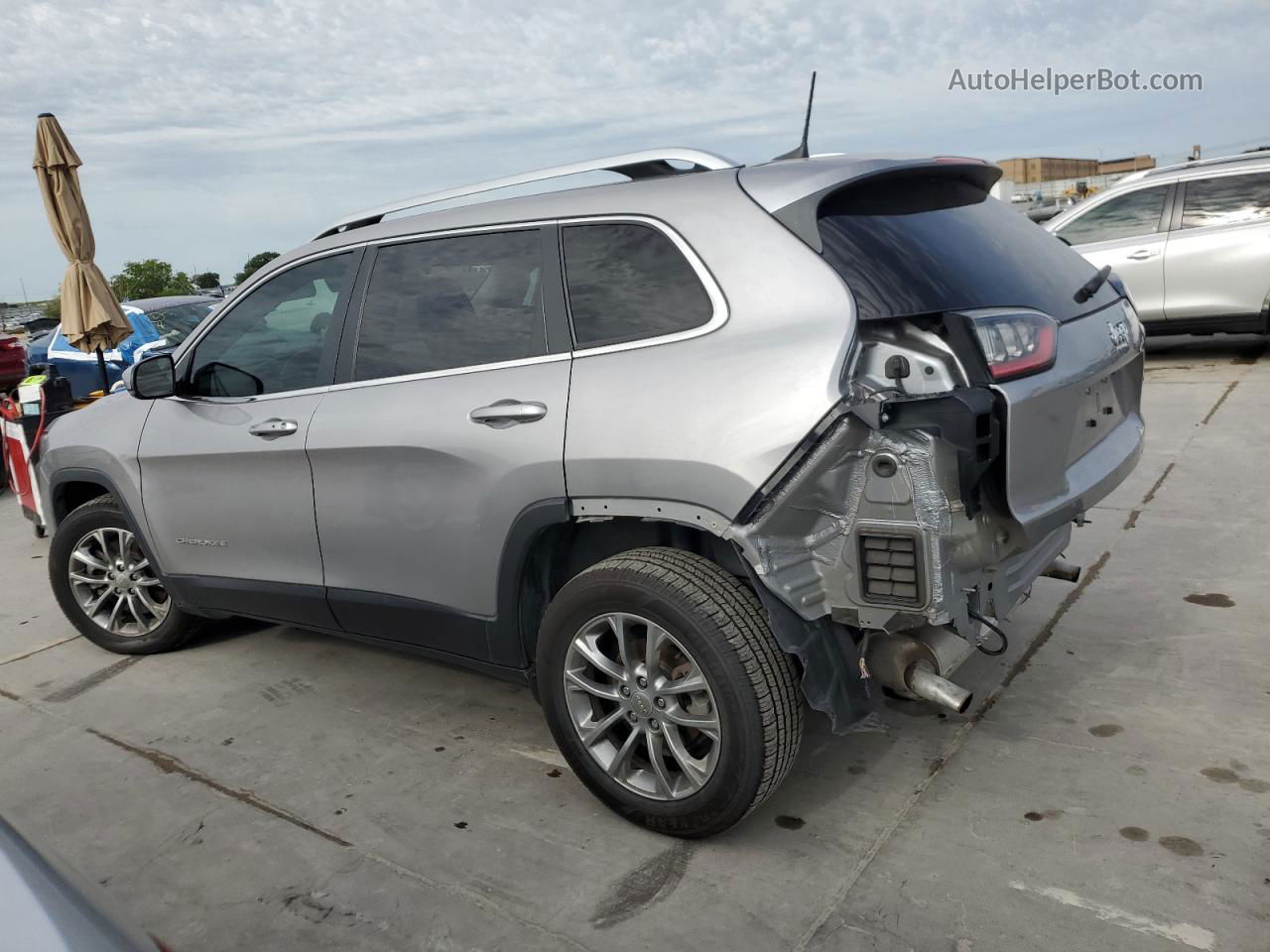 2019 Jeep Cherokee Latitude Plus Silver vin: 1C4PJLLNXKD215899