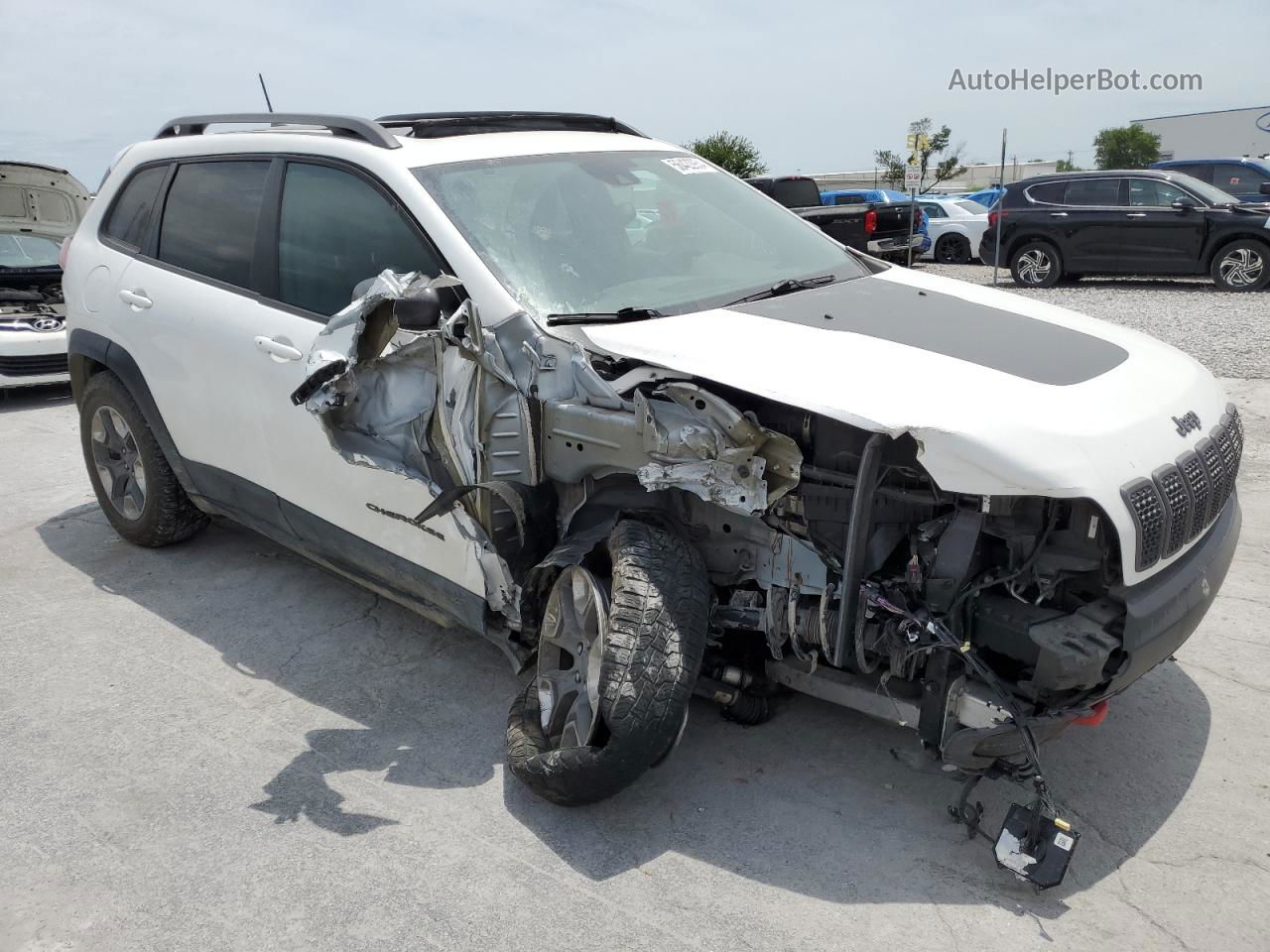 2019 Jeep Cherokee Trailhawk White vin: 1C4PJMBX0KD132295