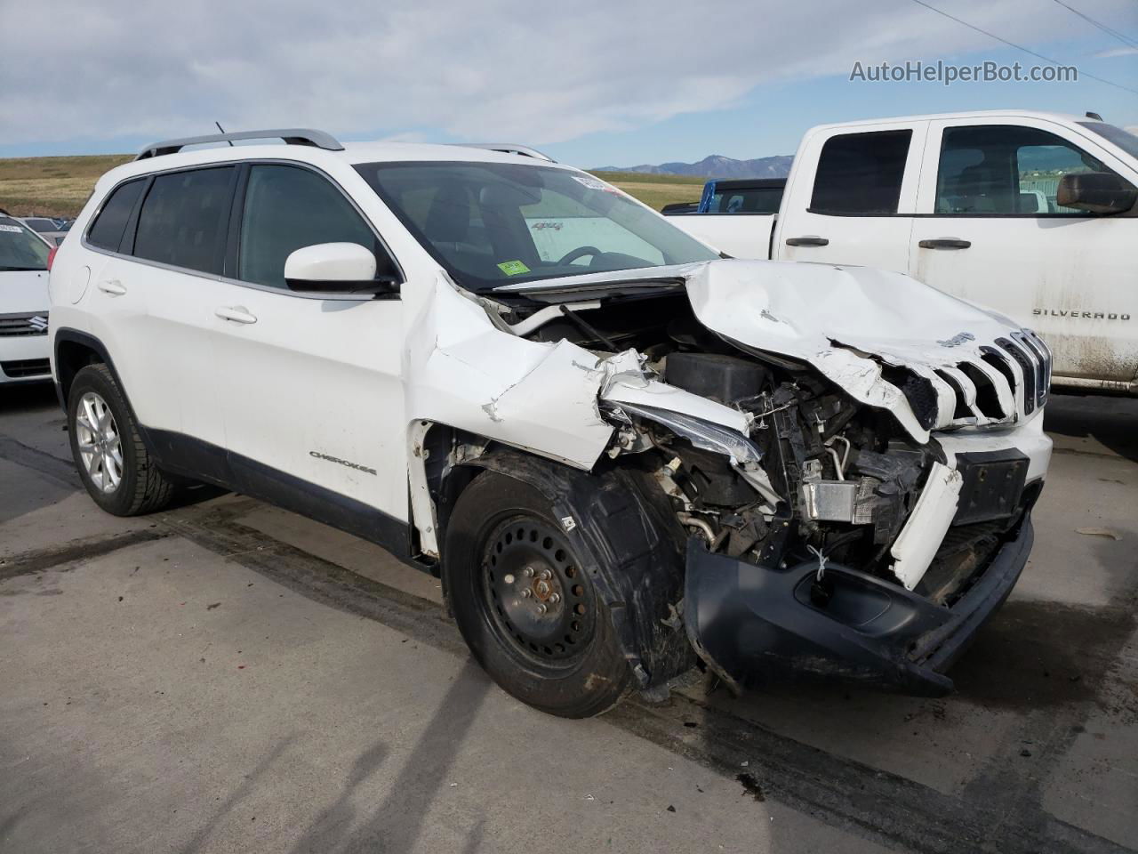 2015 Jeep Cherokee Latitude White vin: 1C4PJMCB0FW679435