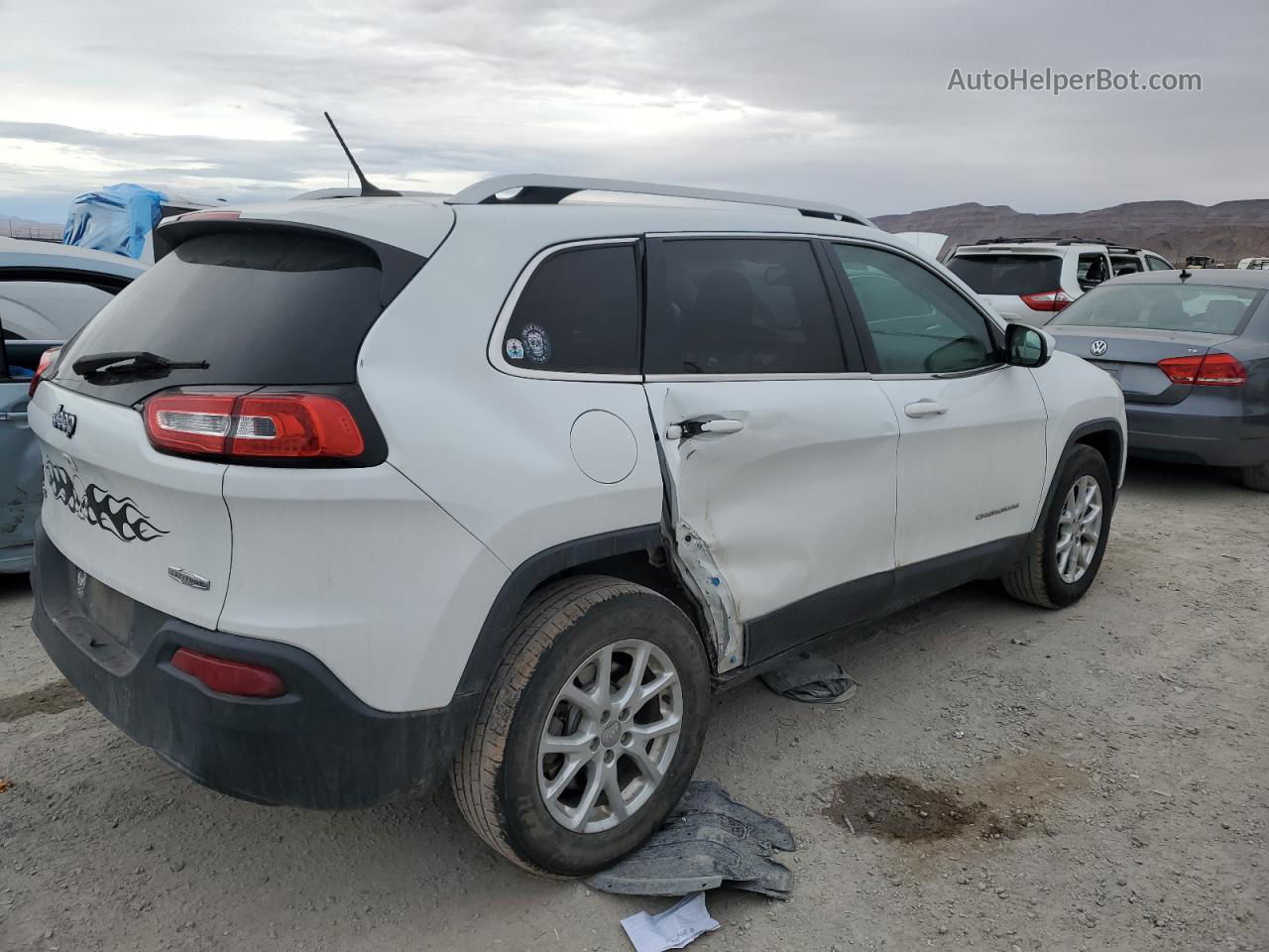 2015 Jeep Cherokee Latitude White vin: 1C4PJMCB0FW788512