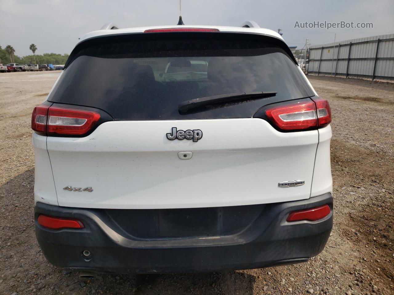 2014 Jeep Cherokee Latitude White vin: 1C4PJMCB1EW231638