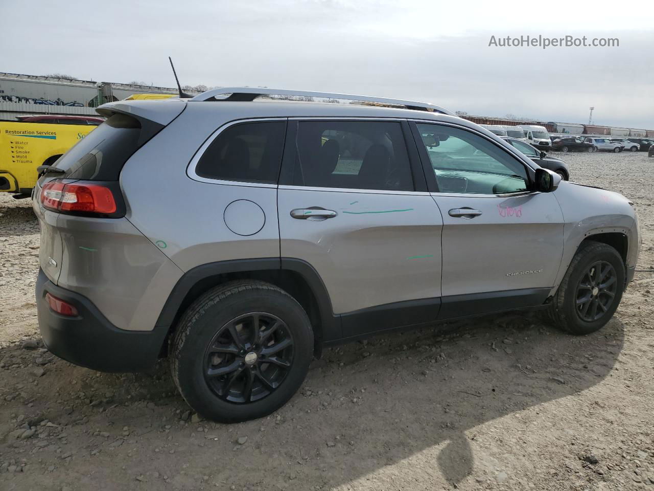 2016 Jeep Cherokee Latitude Silver vin: 1C4PJMCB1GW366797