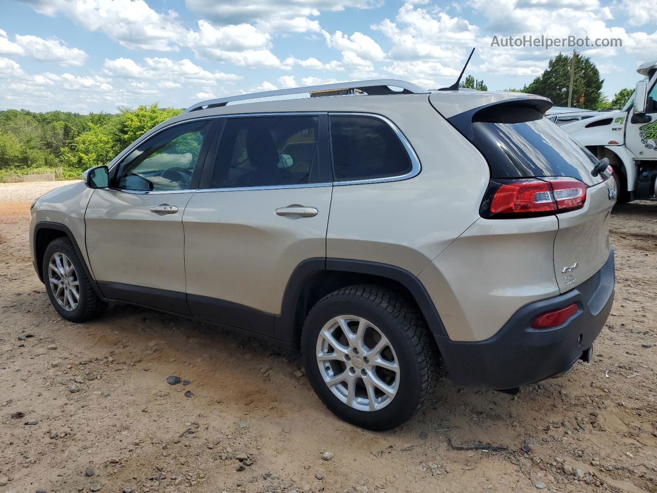 2015 Jeep Cherokee Latitude Gold vin: 1C4PJMCB3FW544952