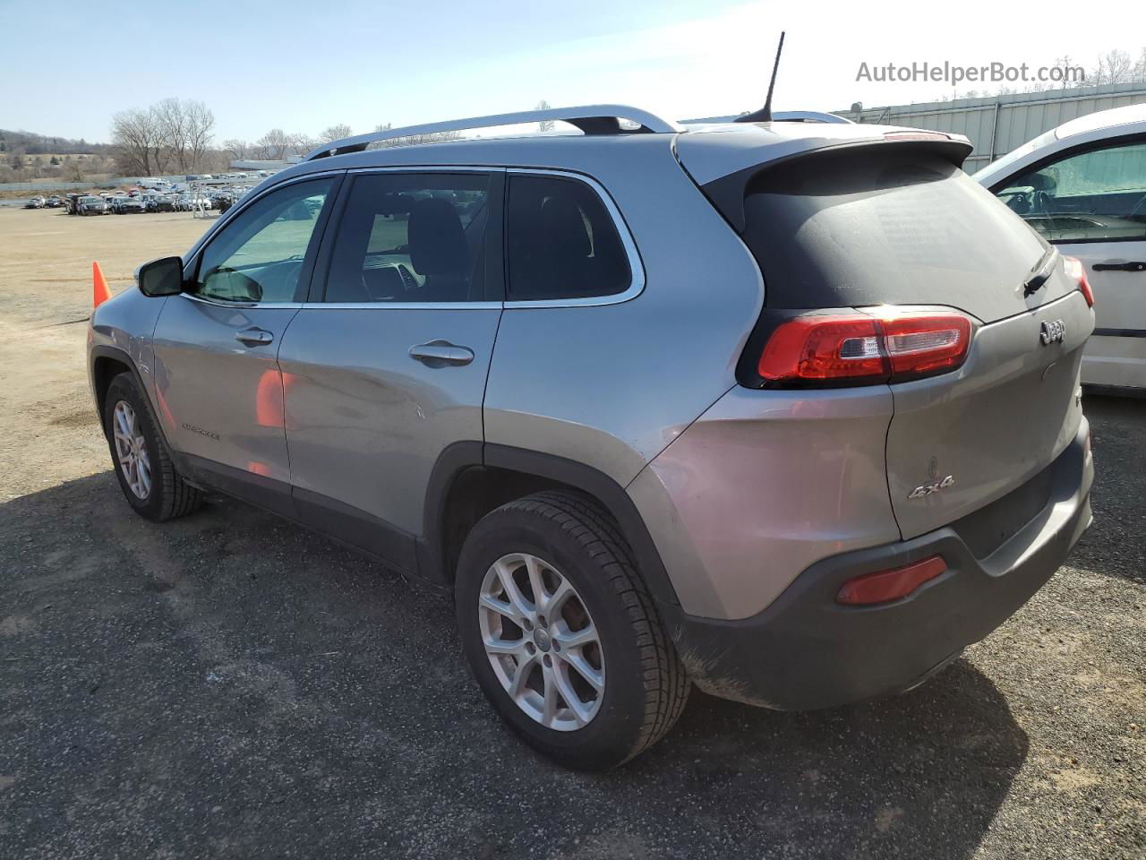 2016 Jeep Cherokee Latitude Silver vin: 1C4PJMCB4GW360556