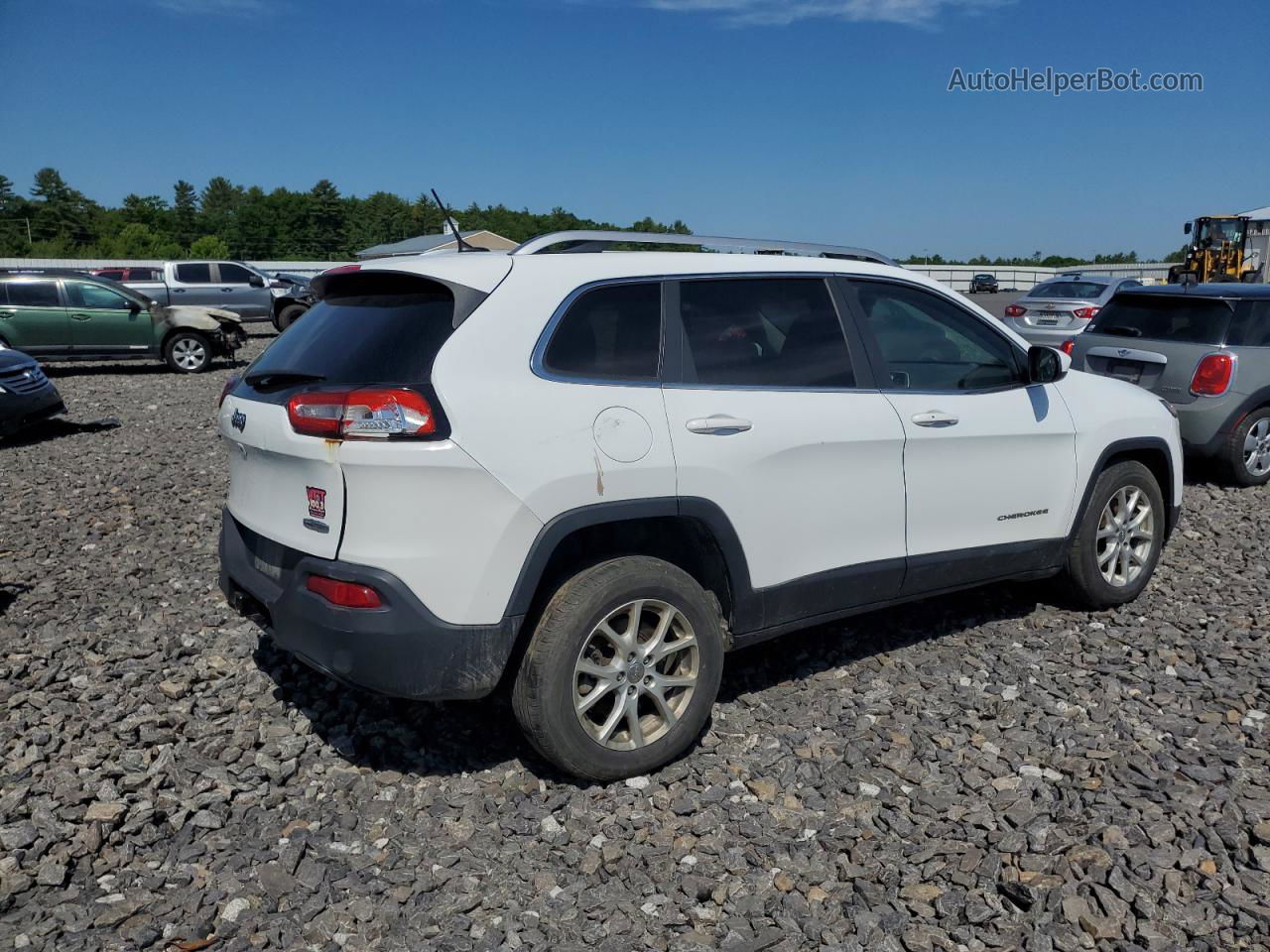 2014 Jeep Cherokee Latitude White vin: 1C4PJMCB7EW146108