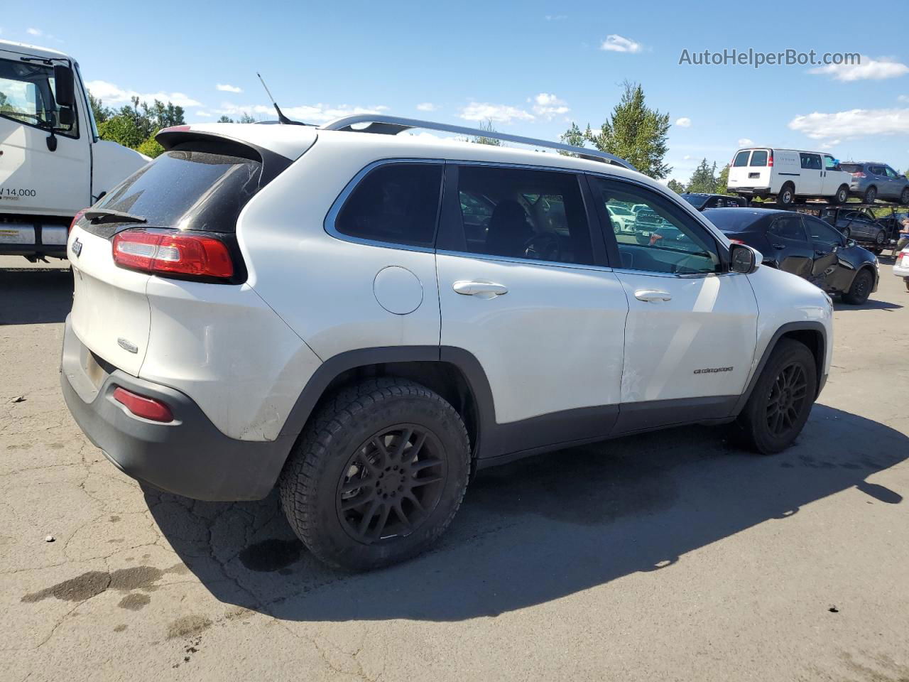 2015 Jeep Cherokee Latitude White vin: 1C4PJMCB7FW744507