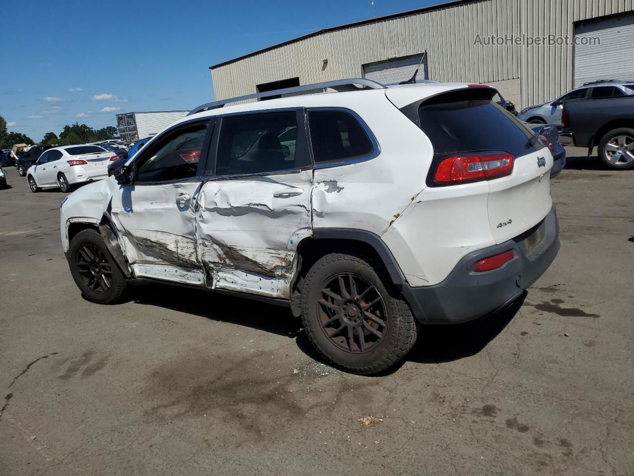 2015 Jeep Cherokee Latitude White vin: 1C4PJMCB7FW744507