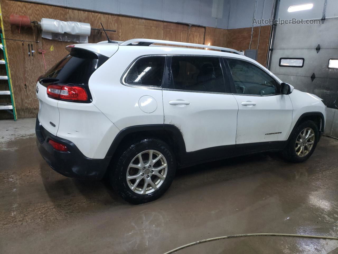 2015 Jeep Cherokee Latitude White vin: 1C4PJMCB8FW501241