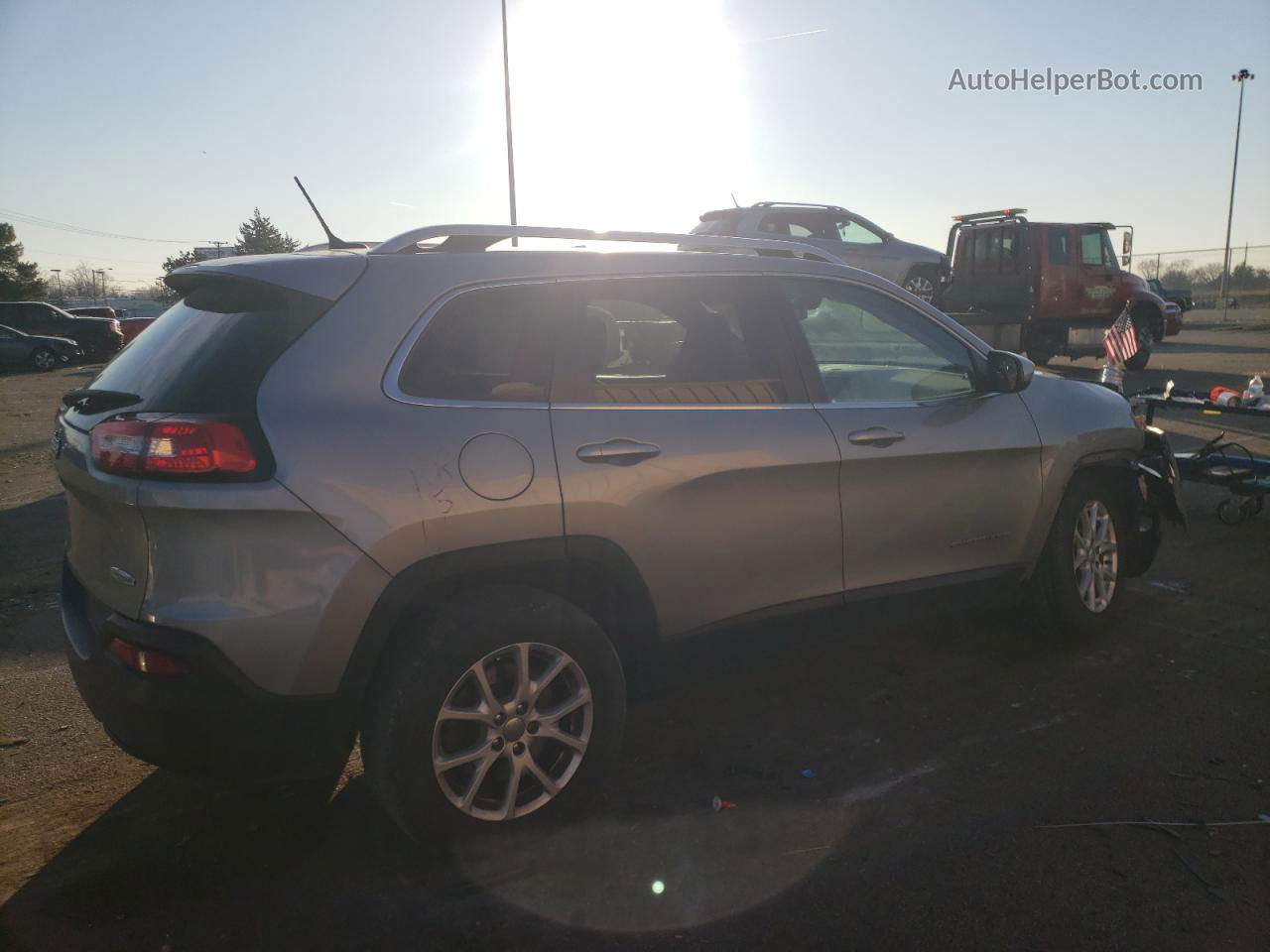 2015 Jeep Cherokee Latitude Silver vin: 1C4PJMCB8FW715596