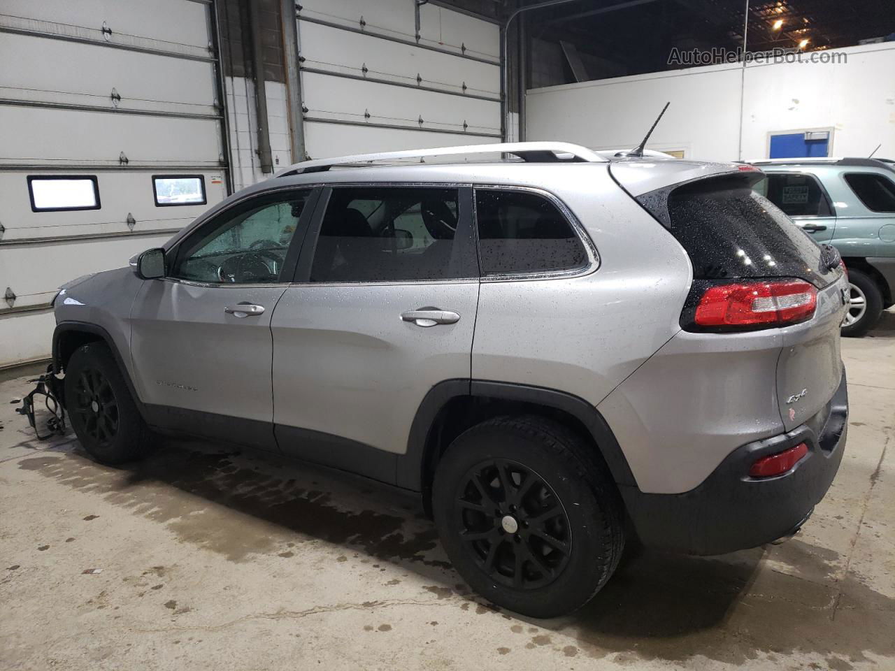 2016 Jeep Cherokee Latitude Silver vin: 1C4PJMCB8GW162000