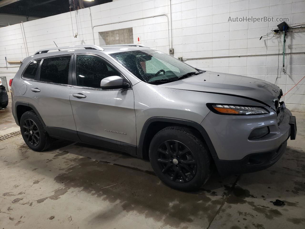 2016 Jeep Cherokee Latitude Silver vin: 1C4PJMCB8GW162000