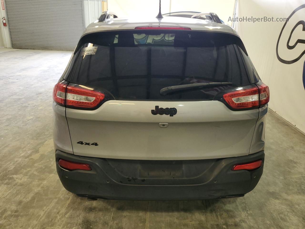 2016 Jeep Cherokee Latitude Серебряный vin: 1C4PJMCB9GW170378