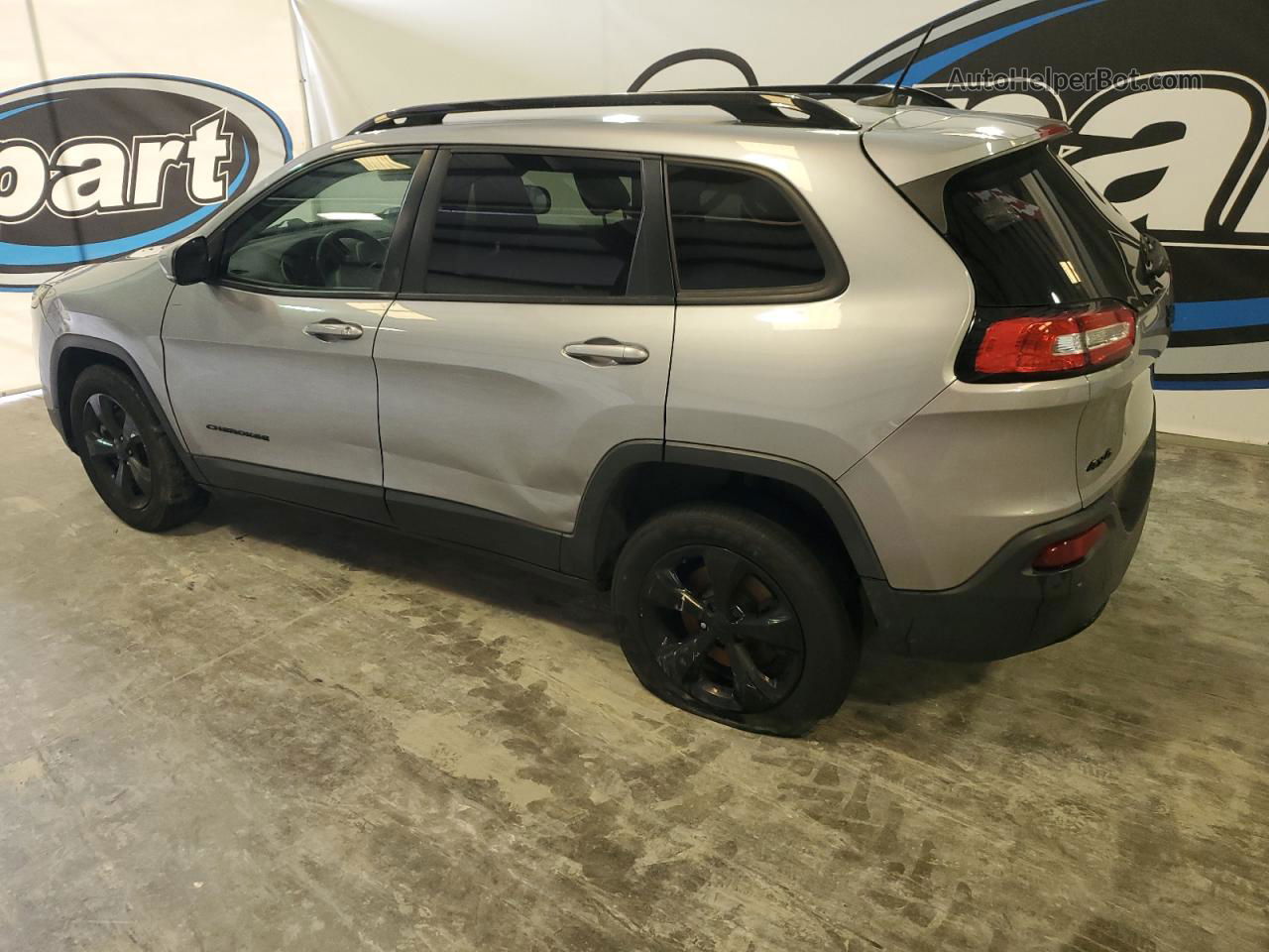 2016 Jeep Cherokee Latitude Серебряный vin: 1C4PJMCB9GW170378