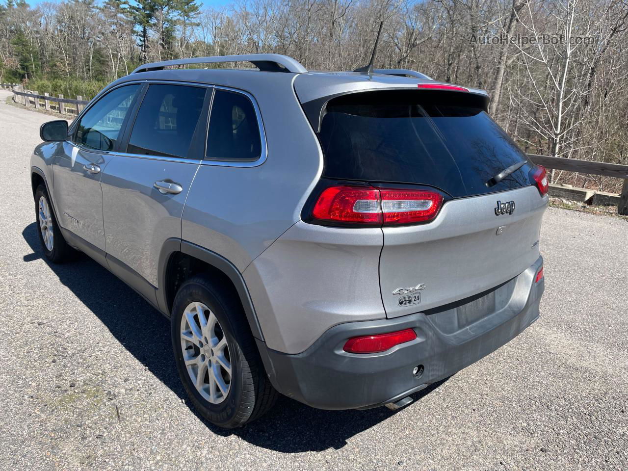 2016 Jeep Cherokee Latitude Silver vin: 1C4PJMCBXGW115275