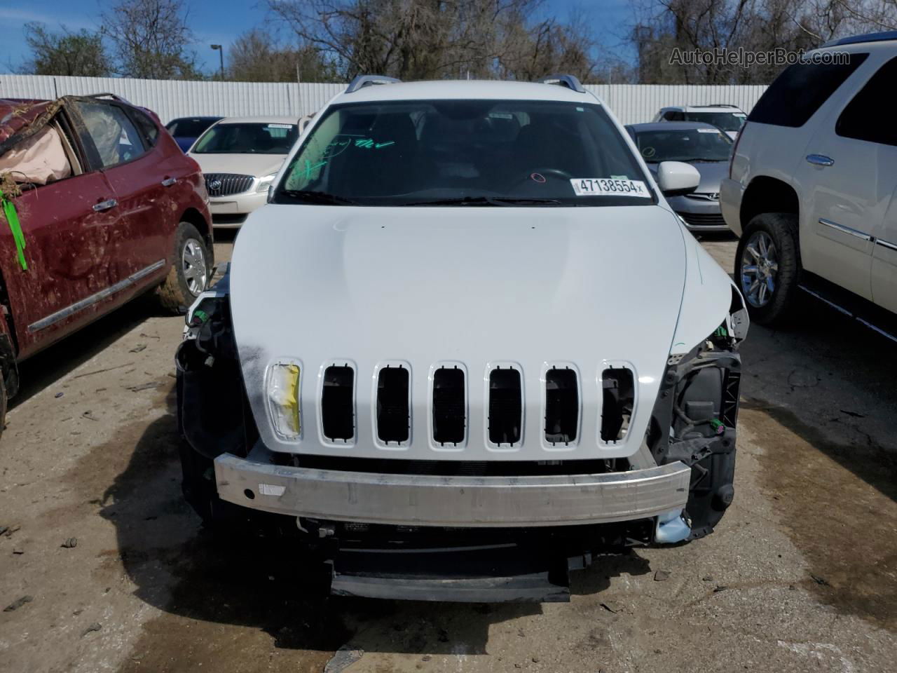 2015 Jeep Cherokee Latitude White vin: 1C4PJMCS2FW702701