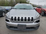 2016 Jeep Cherokee Latitude Silver vin: 1C4PJMCS2GW251934