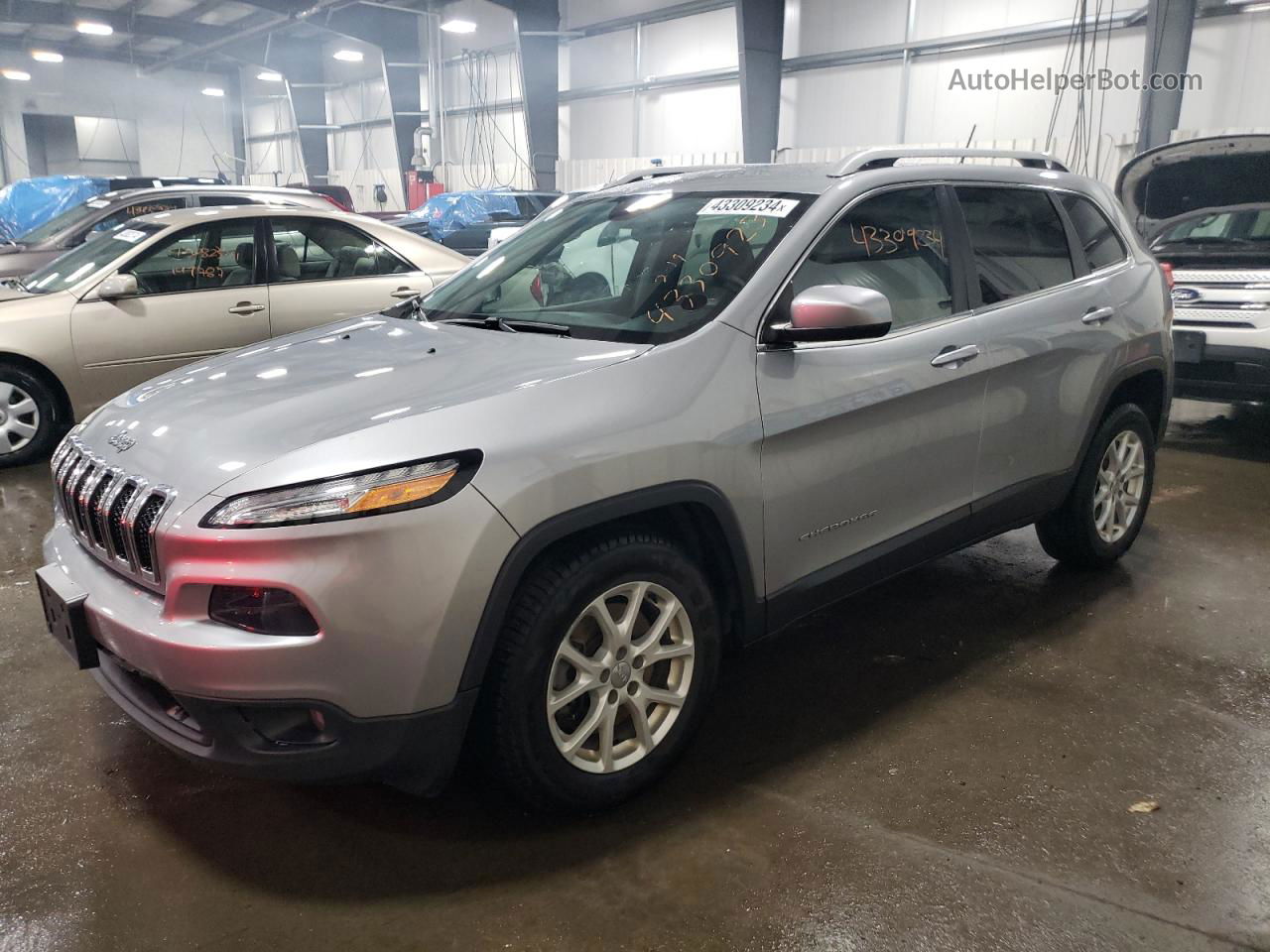 2015 Jeep Cherokee Latitude Silver vin: 1C4PJMCS3FW503091