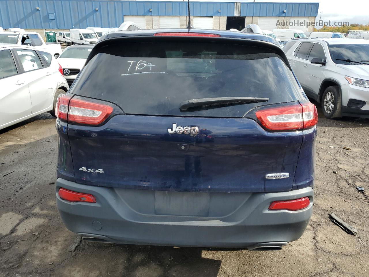 2015 Jeep Cherokee Latitude Blue vin: 1C4PJMCS3FW635171