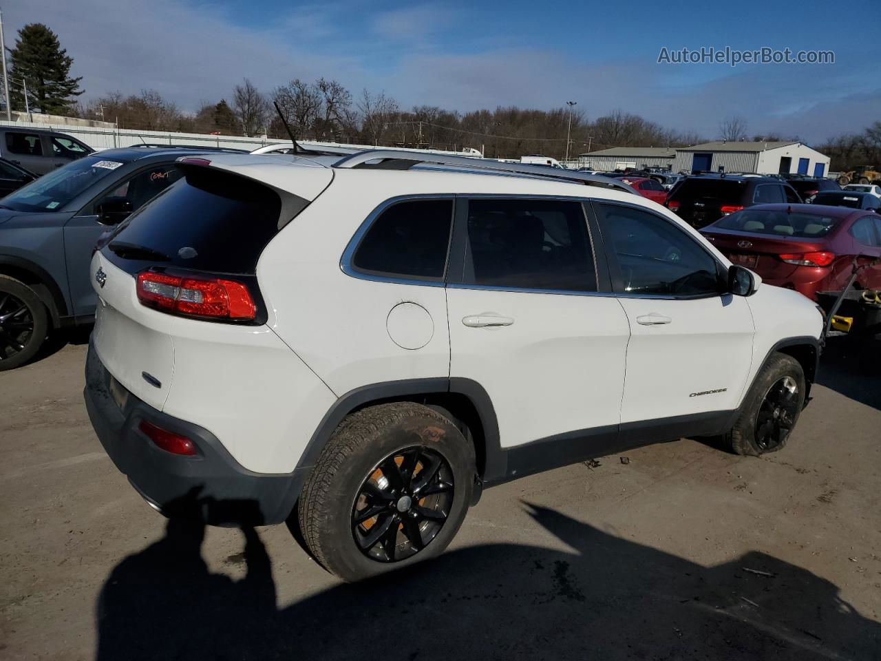 2015 Jeep Cherokee Latitude White vin: 1C4PJMCS3FW749798