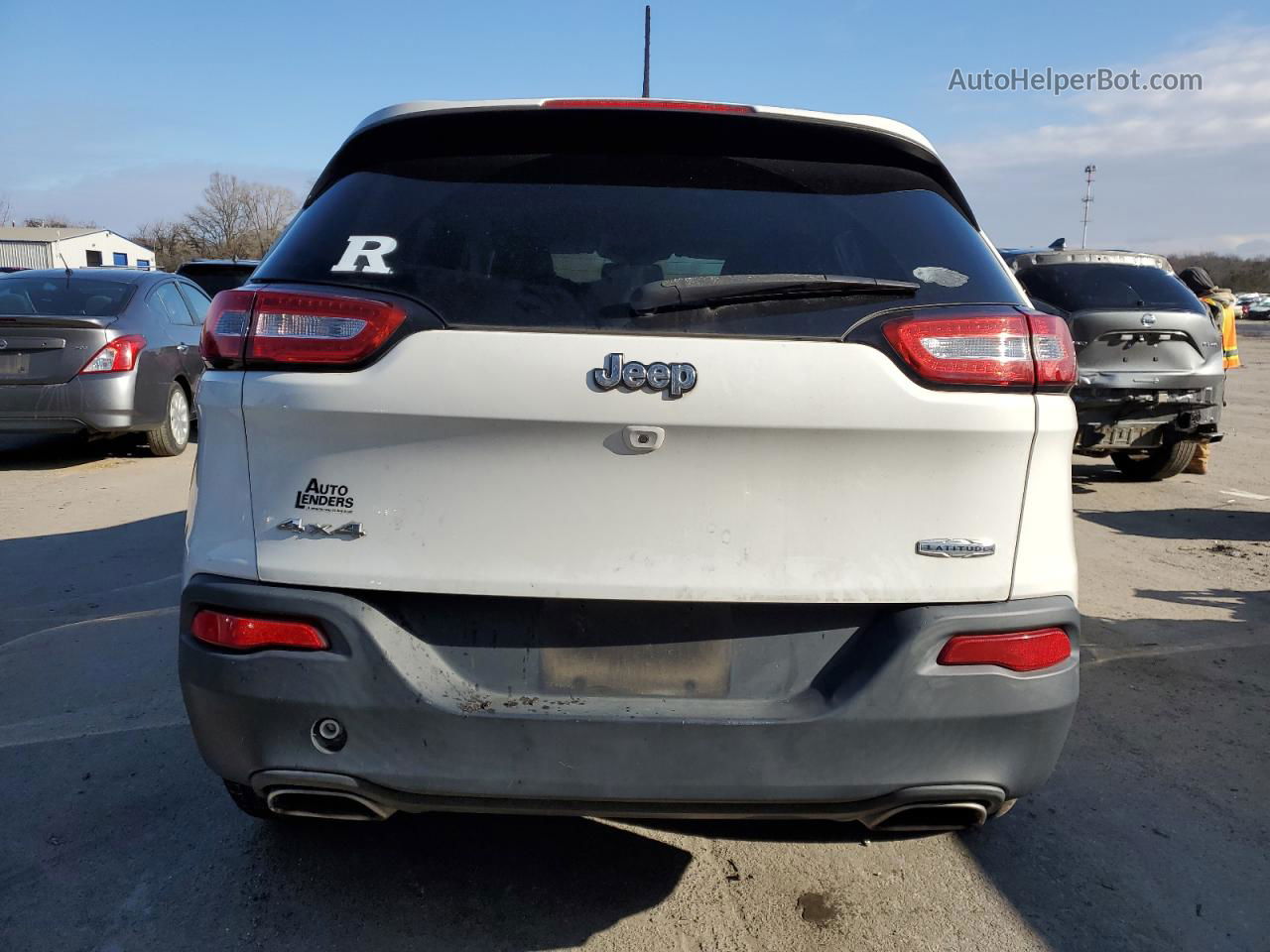 2015 Jeep Cherokee Latitude Белый vin: 1C4PJMCS3FW749798