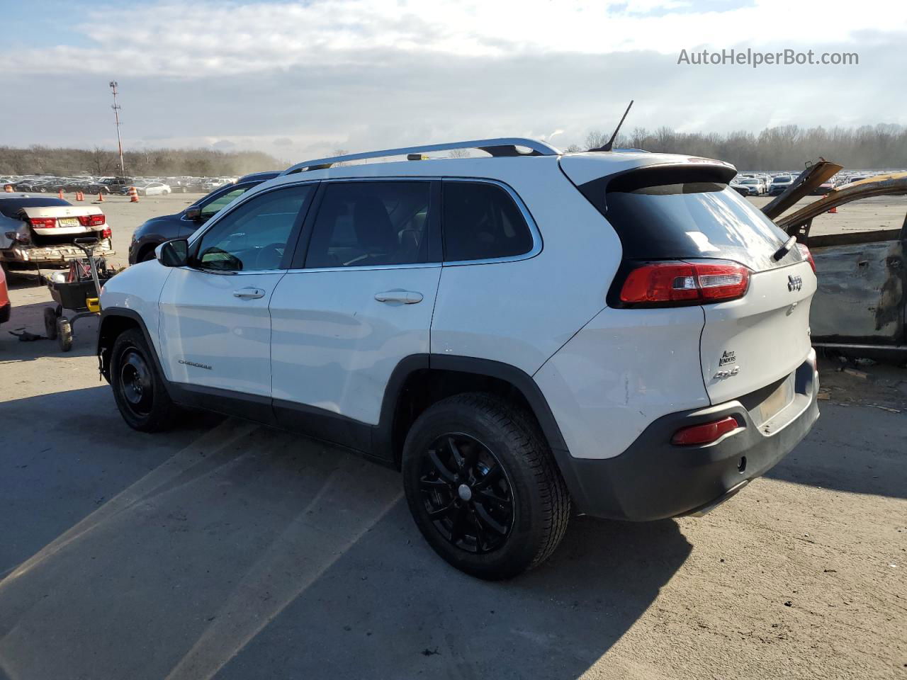 2015 Jeep Cherokee Latitude White vin: 1C4PJMCS3FW749798