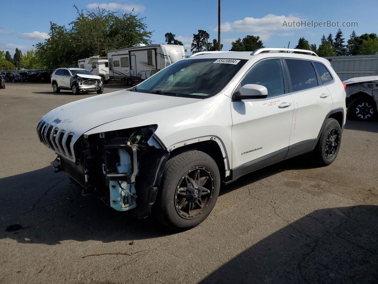 2016 Jeep Cherokee Latitude White vin: 1C4PJMCS3GW175379